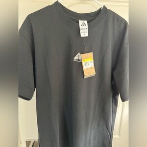 Nike ACG
Men's T-Shirt